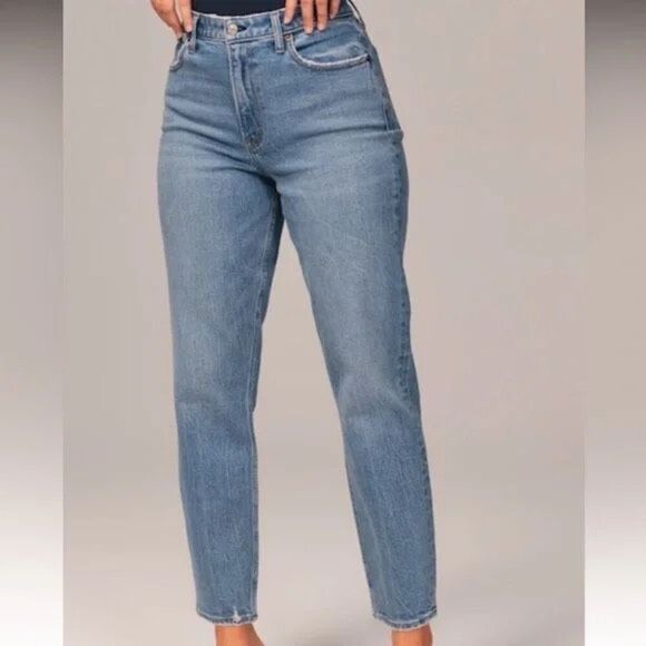✨Abercrombie & Fitch High Rise Mom Sz 10 Short Jeans✨ - Picture 3 of 7